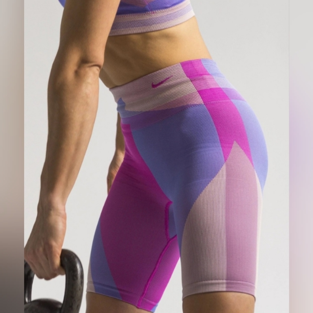 Nike Seamless Sculpt Tight Fit Training Shorts Ladies Size Medium